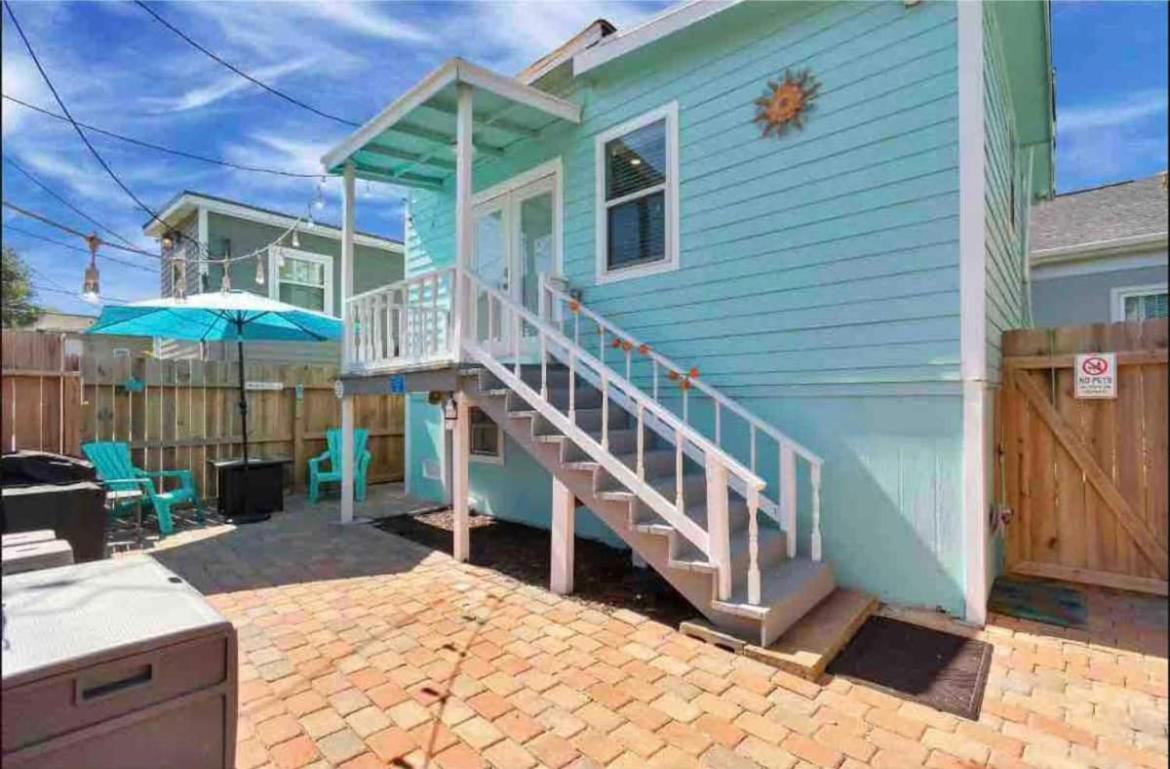Hidden Hideaway! Bungalow 2 Blocks From The Beach! Sleeps 3 Villa Galveston Buitenkant foto